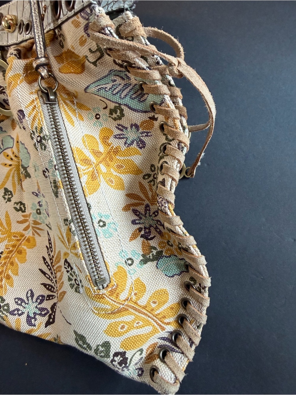 Guess Oasis Floral Canvas Frame Satchel Grommets Studs Y2K Handbag Purse GUC - Picture 11 of 16